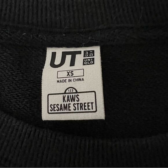 Kaws x Uniqlo Sesame Street Sweatshirt Unisex Size XS Black Embroidered Crewneck - Picture 9 of 13